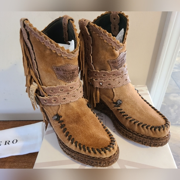 EL VAQUERO Arya Silverstone Chandail Wedge Moccasin Boots Size 37